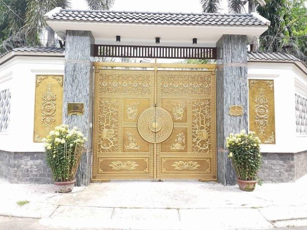 cua-cong-14-nhom-duc-hoang-gia-da-lat-600x450